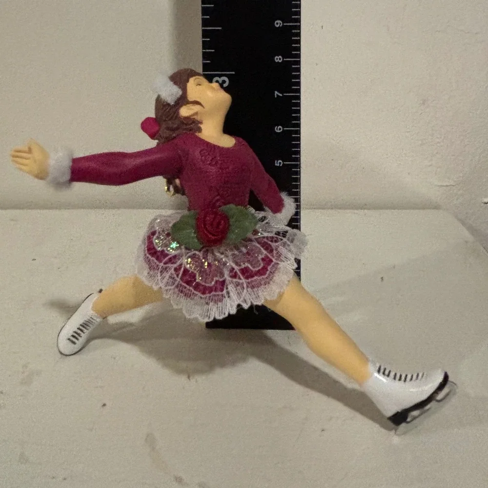 Carlton Cards Heirloom Elegance‎ on Ice Skater Christmas Ornament 1995 CXOR-095A